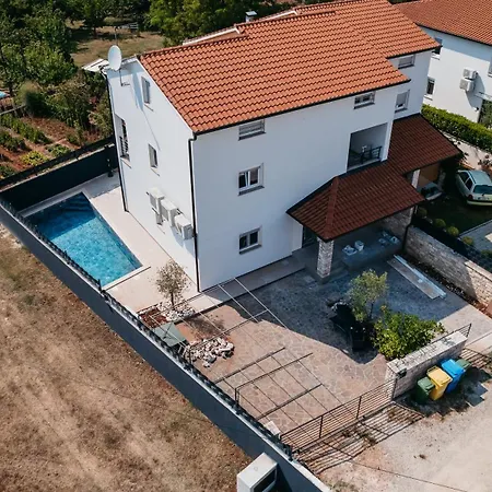 Jakov *